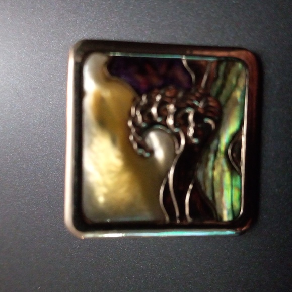 Beautiful Vintage Duri Abalone and Mother or pearl Earrings. - Picture 2 of 3